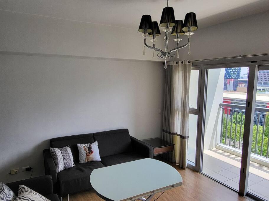 Appartement Luxury @ Bgc Sleeps 6 Comfortably Fast Wifi Pool! à Manille Extérieur photo