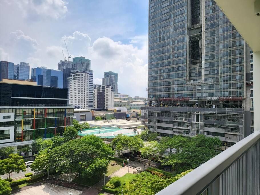 Appartement Luxury @ Bgc Sleeps 6 Comfortably Fast Wifi Pool! à Manille Extérieur photo