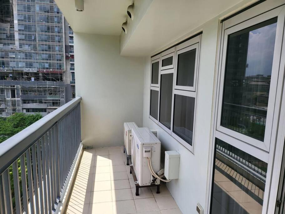 Appartement Luxury @ Bgc Sleeps 6 Comfortably Fast Wifi Pool! à Manille Extérieur photo