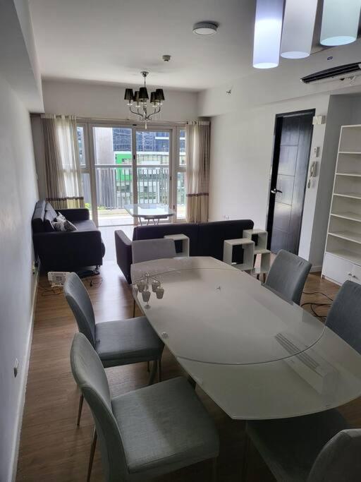 Appartement Luxury @ Bgc Sleeps 6 Comfortably Fast Wifi Pool! à Manille Extérieur photo