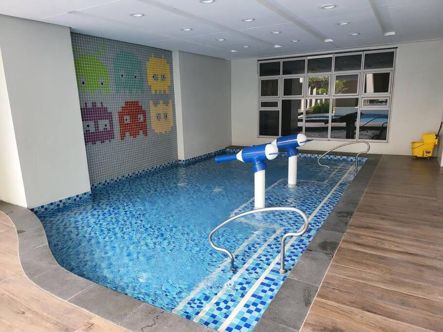 Appartement Luxury @ Bgc Sleeps 6 Comfortably Fast Wifi Pool! à Manille Extérieur photo