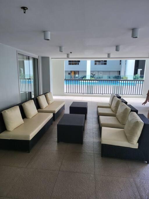 Appartement Luxury @ Bgc Sleeps 6 Comfortably Fast Wifi Pool! à Manille Extérieur photo
