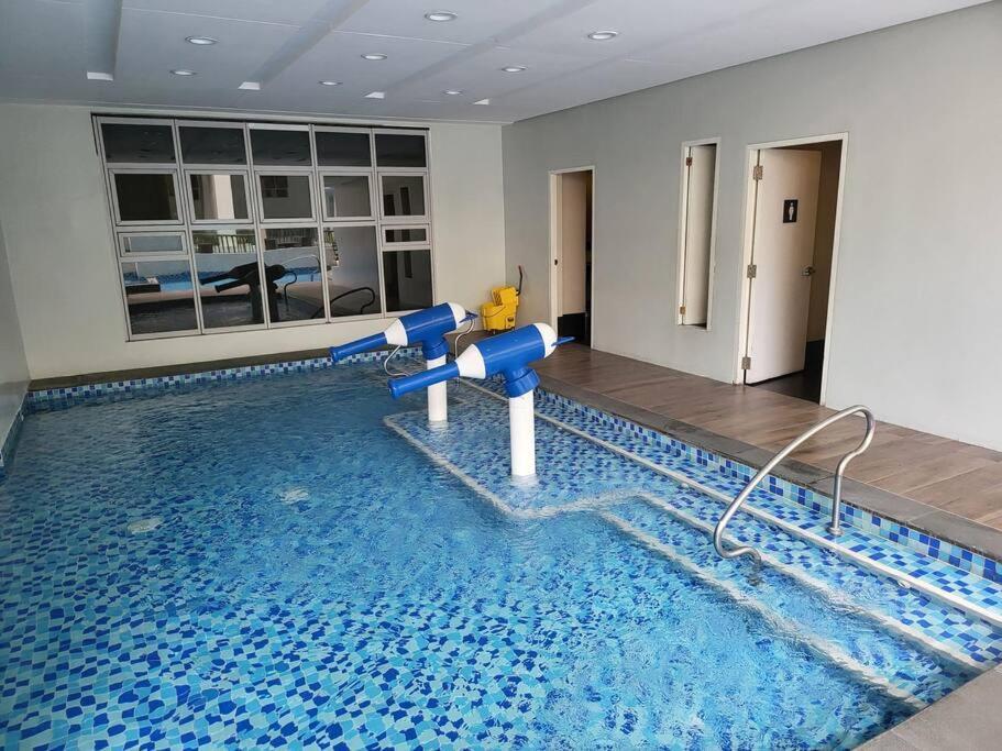 Appartement Luxury @ Bgc Sleeps 6 Comfortably Fast Wifi Pool! à Manille Extérieur photo