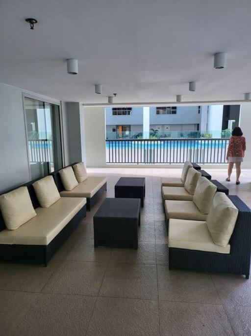 Appartement Luxury @ Bgc Sleeps 6 Comfortably Fast Wifi Pool! à Manille Extérieur photo