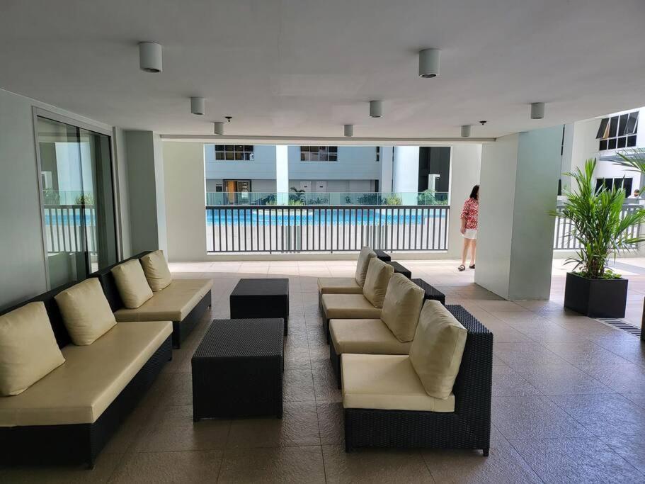Appartement Luxury @ Bgc Sleeps 6 Comfortably Fast Wifi Pool! à Manille Extérieur photo