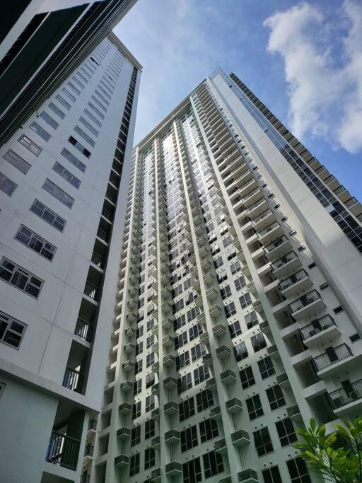 Appartement Luxury @ Bgc Sleeps 6 Comfortably Fast Wifi Pool! à Manille Extérieur photo