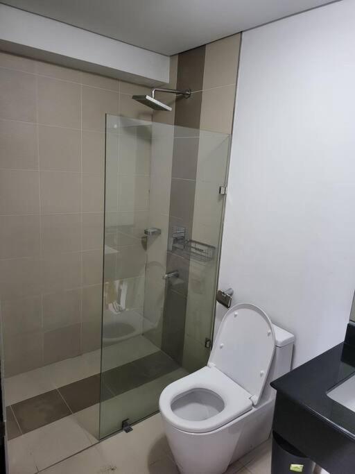Appartement Luxury @ Bgc Sleeps 6 Comfortably Fast Wifi Pool! à Manille Extérieur photo